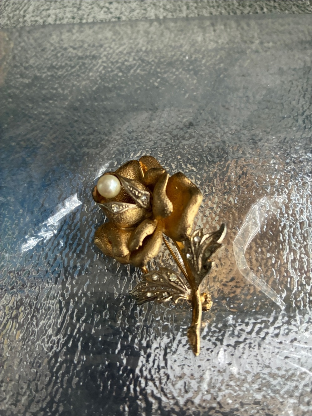 VINTAGE Gold Tone Rose Brooch with Pearl and Rhinestones